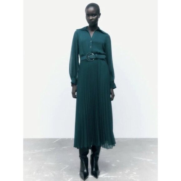 green emerald velvet dress 1940s Green Rayon Pleated Dress M
